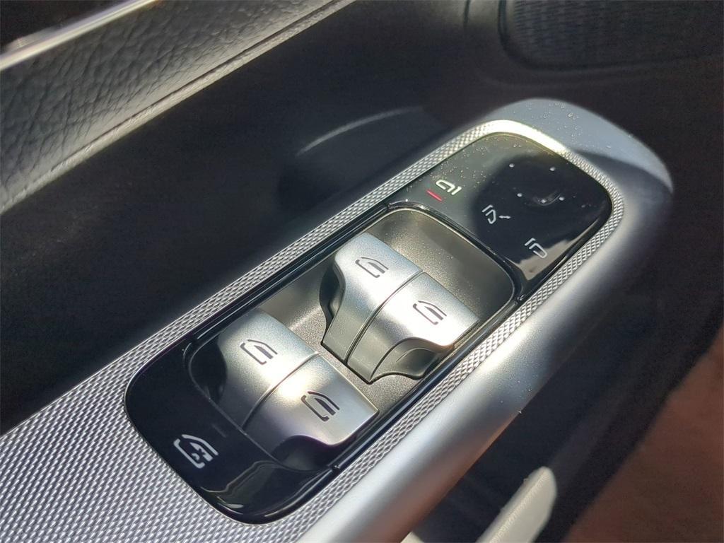 new 2025 Mercedes-Benz GLC 300 car