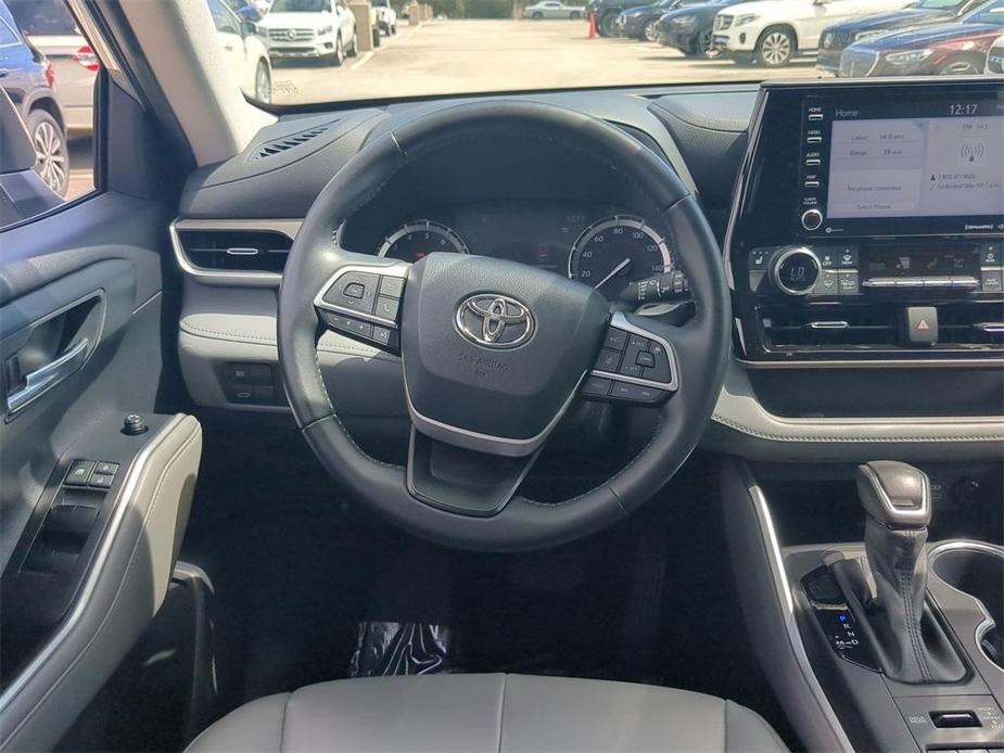 used 2022 Toyota Highlander car, priced at $34,599