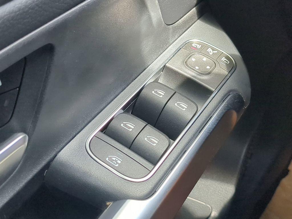 new 2026 Mercedes-Benz GLB 250 car