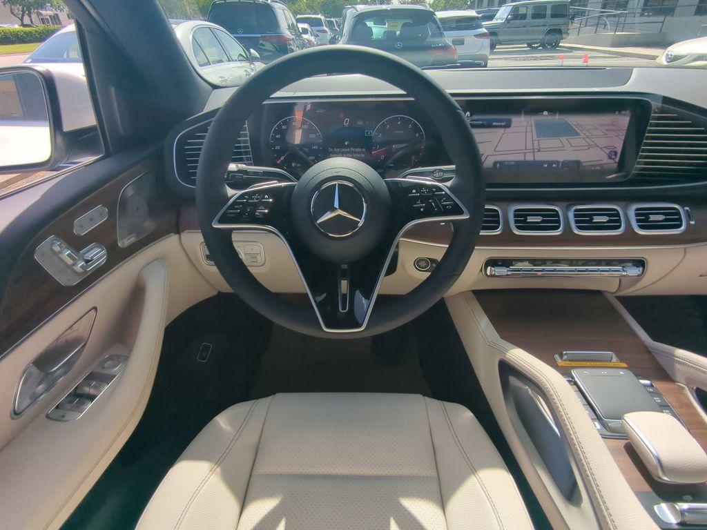 new 2025 Mercedes-Benz GLS 450 car