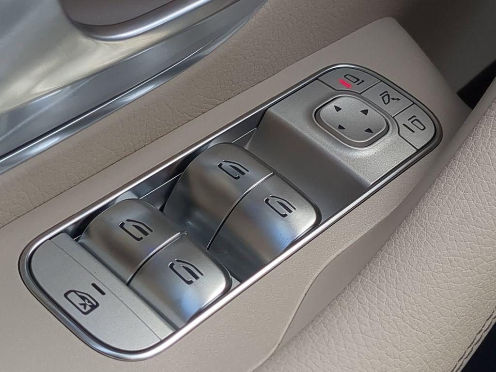 new 2025 Mercedes-Benz GLS 450 car