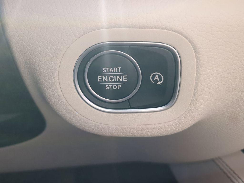 new 2025 Mercedes-Benz GLS 450 car