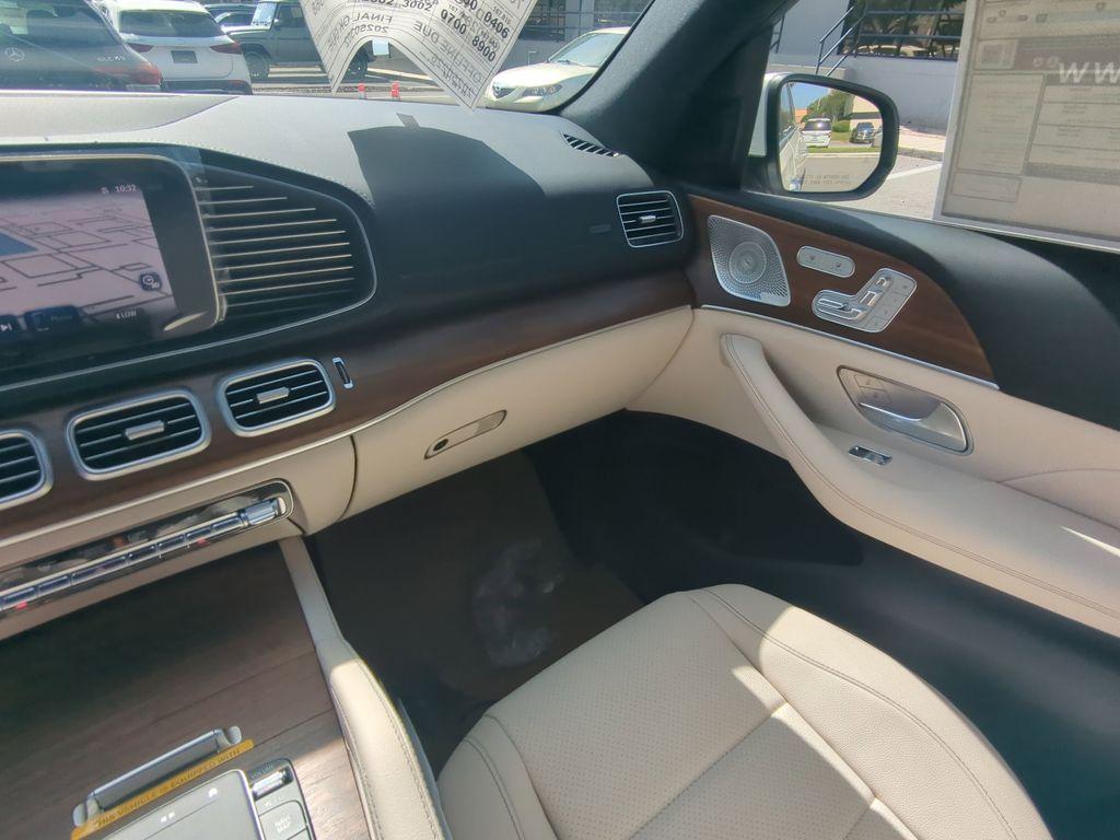 new 2025 Mercedes-Benz GLS 450 car