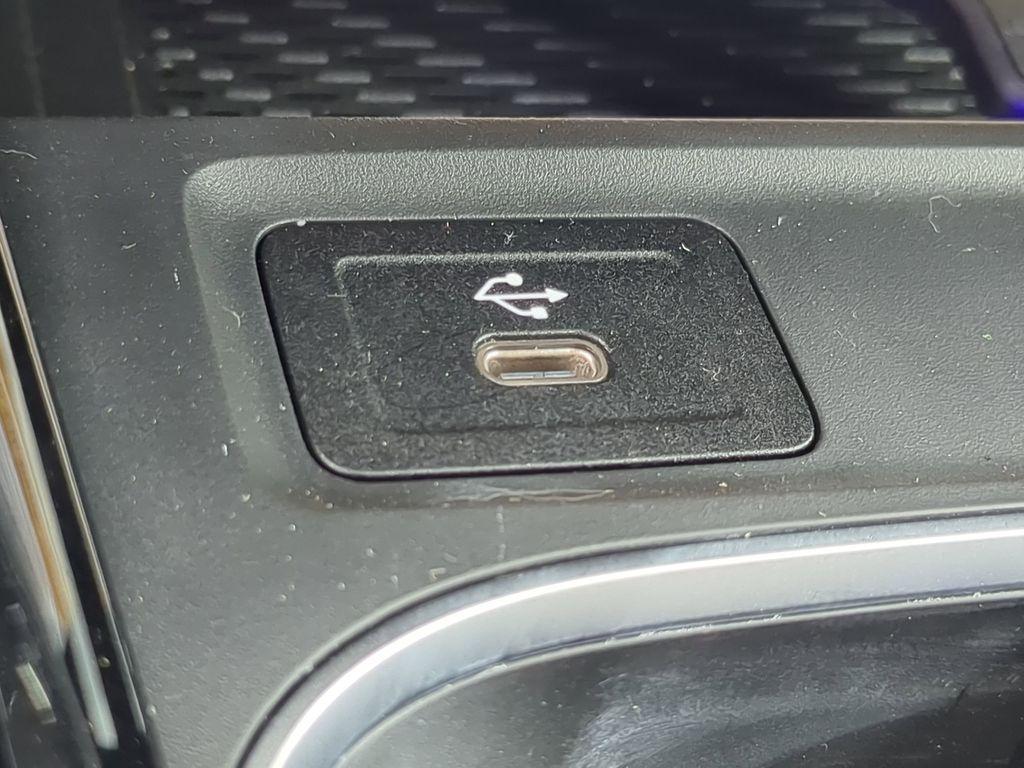new 2025 Mercedes-Benz GLB 250 car