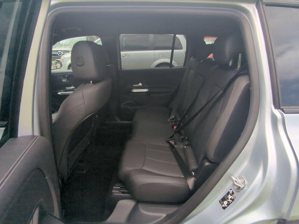 new 2025 Mercedes-Benz GLB 250 car