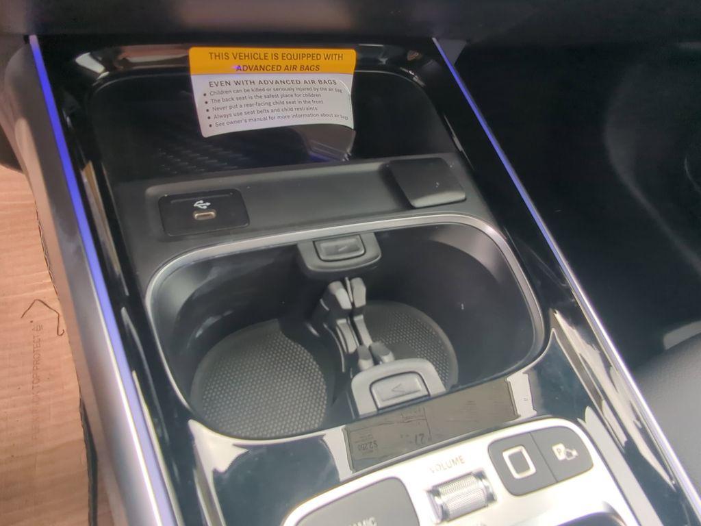 new 2025 Mercedes-Benz GLB 250 car