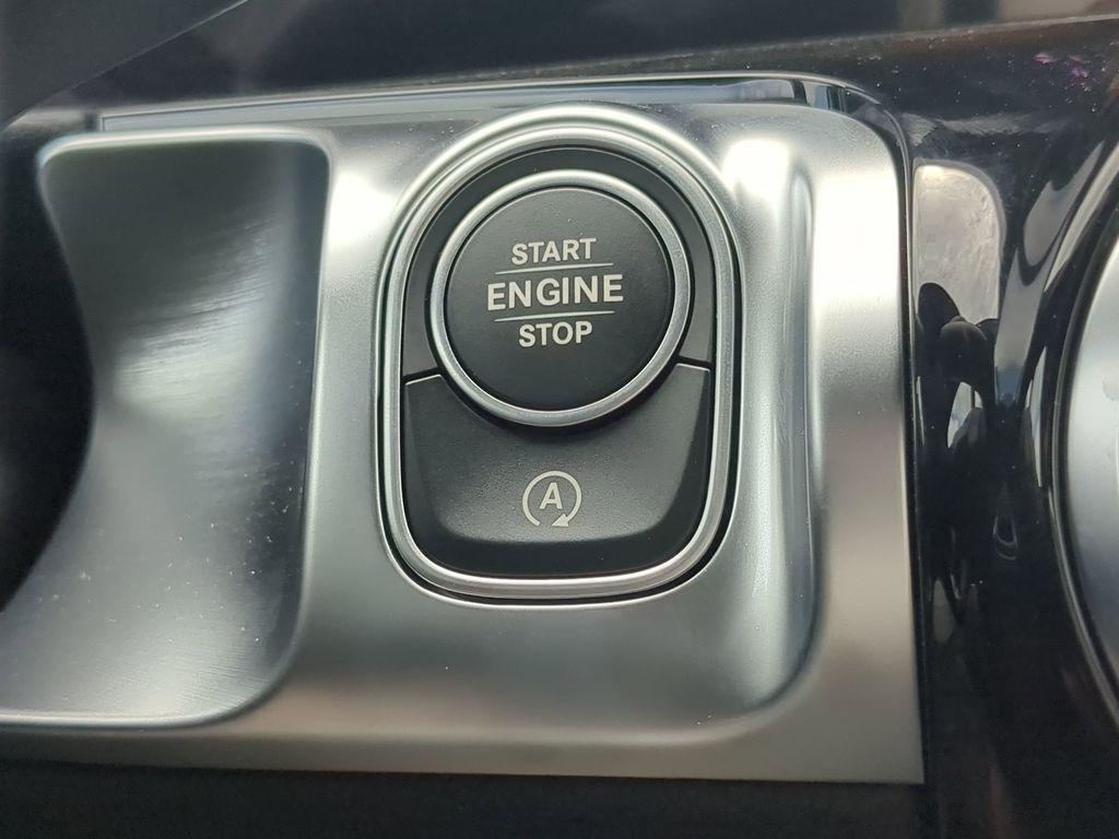 new 2025 Mercedes-Benz GLB 250 car