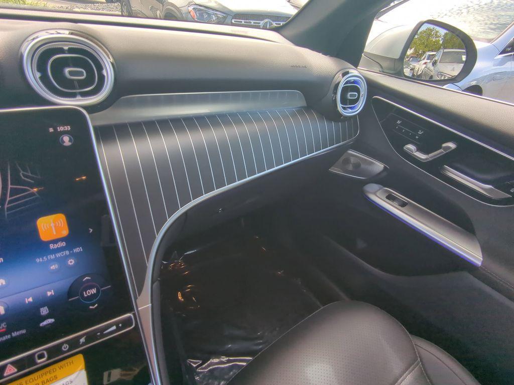 new 2025 Mercedes-Benz GLC 300 car