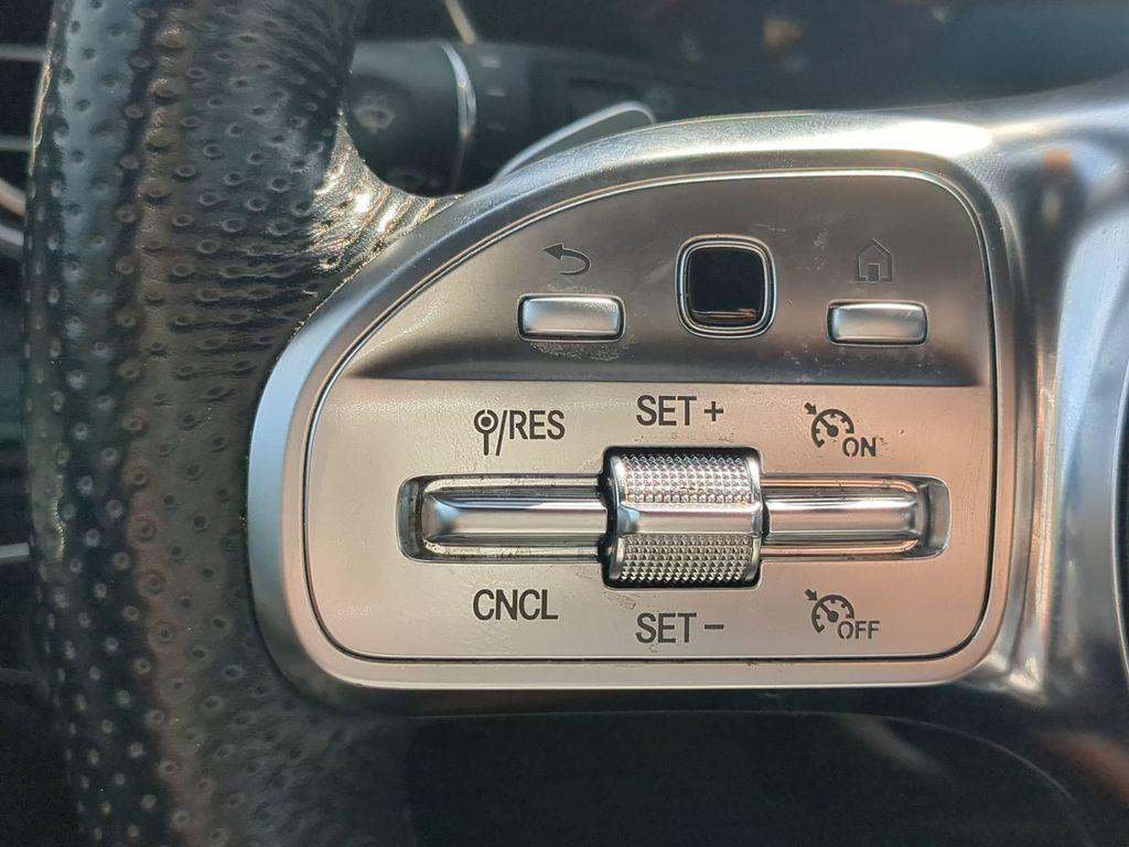new 2022 Mercedes-Benz GLC 300 car