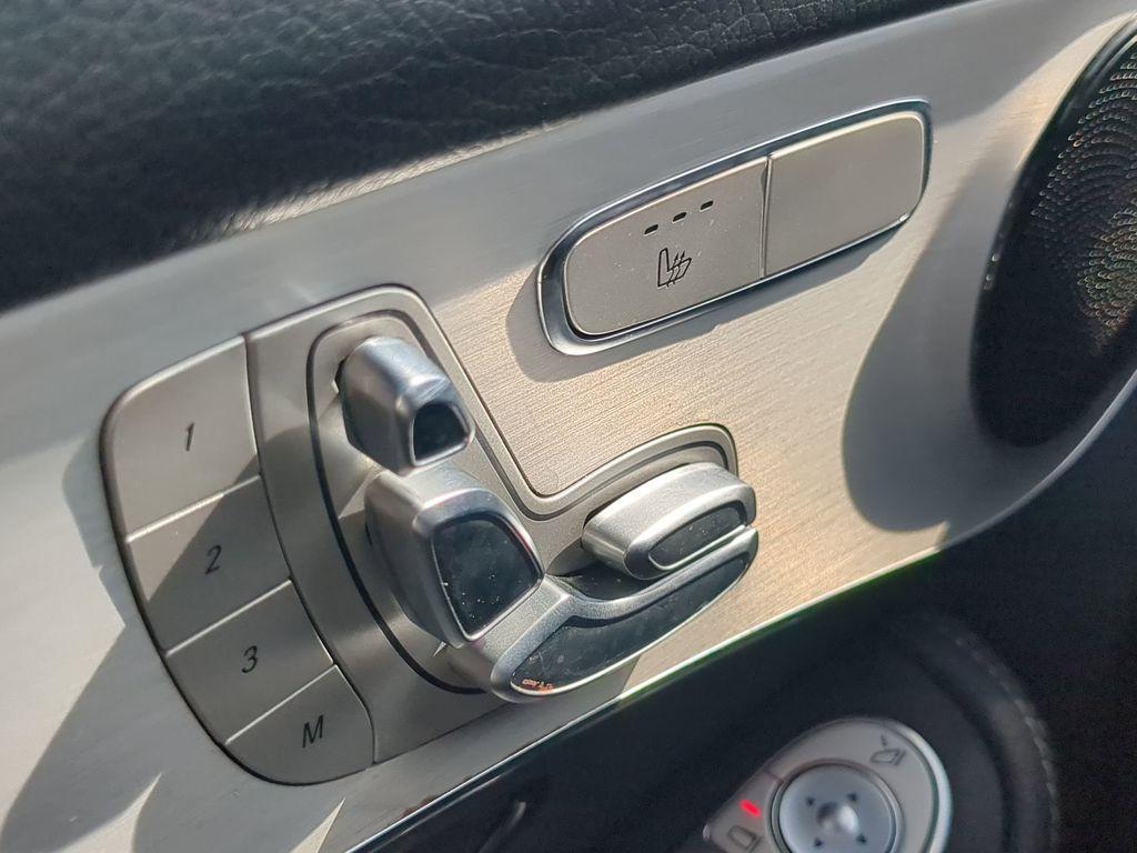 new 2022 Mercedes-Benz GLC 300 car