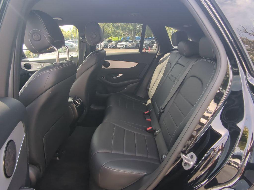 new 2022 Mercedes-Benz GLC 300 car