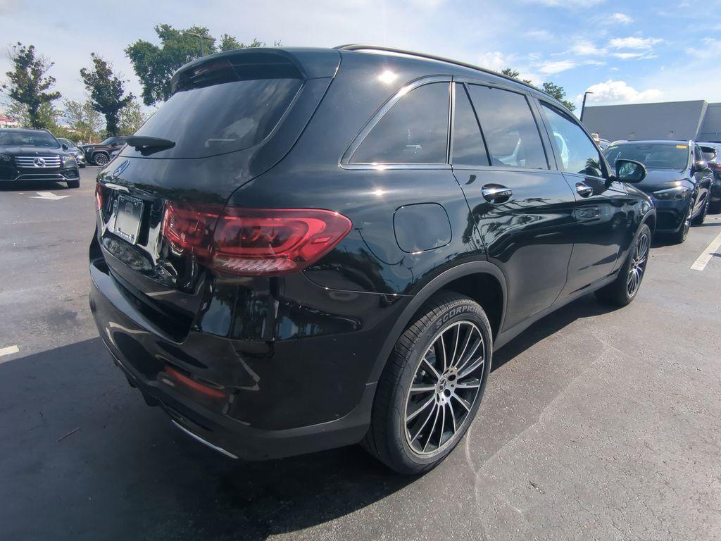 new 2022 Mercedes-Benz GLC 300 car