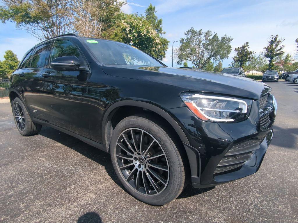 new 2022 Mercedes-Benz GLC 300 car