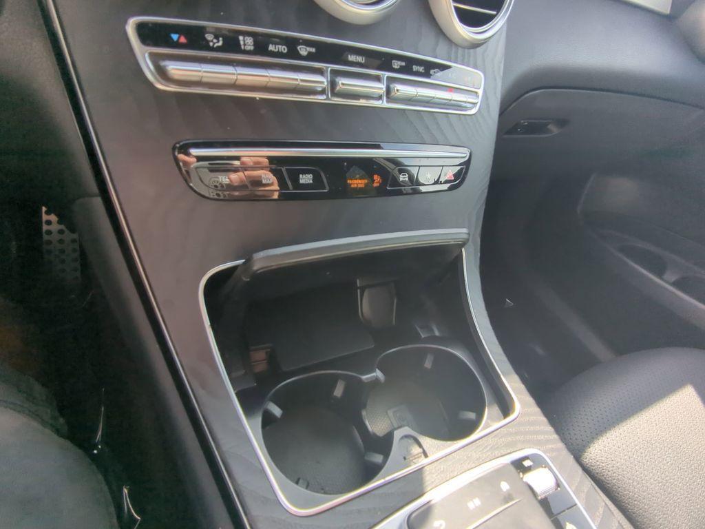 new 2022 Mercedes-Benz GLC 300 car