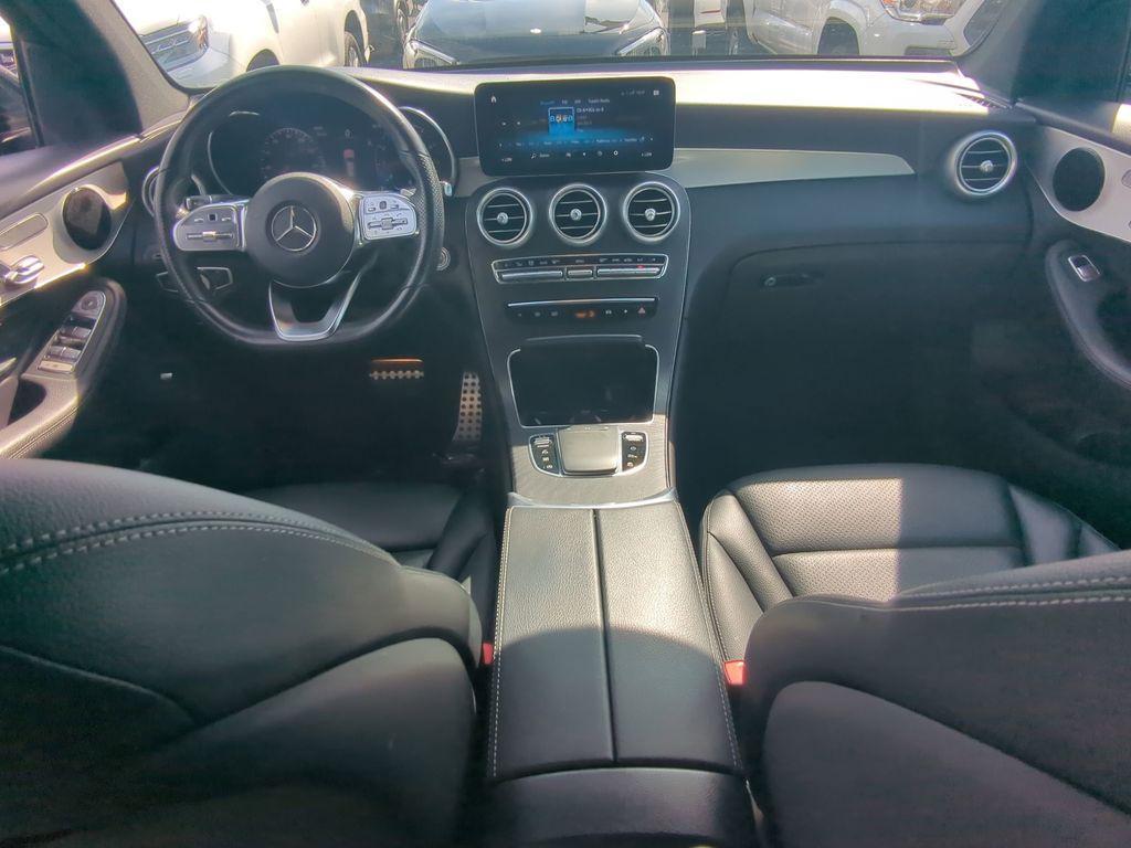 new 2022 Mercedes-Benz GLC 300 car