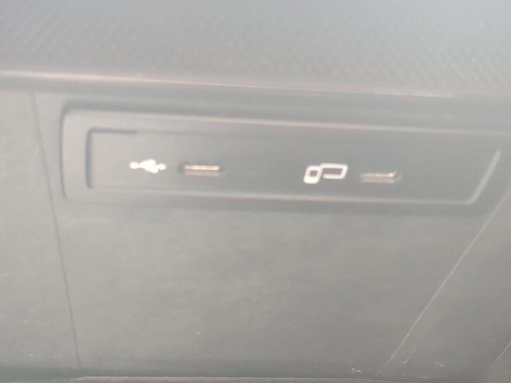 new 2022 Mercedes-Benz GLC 300 car