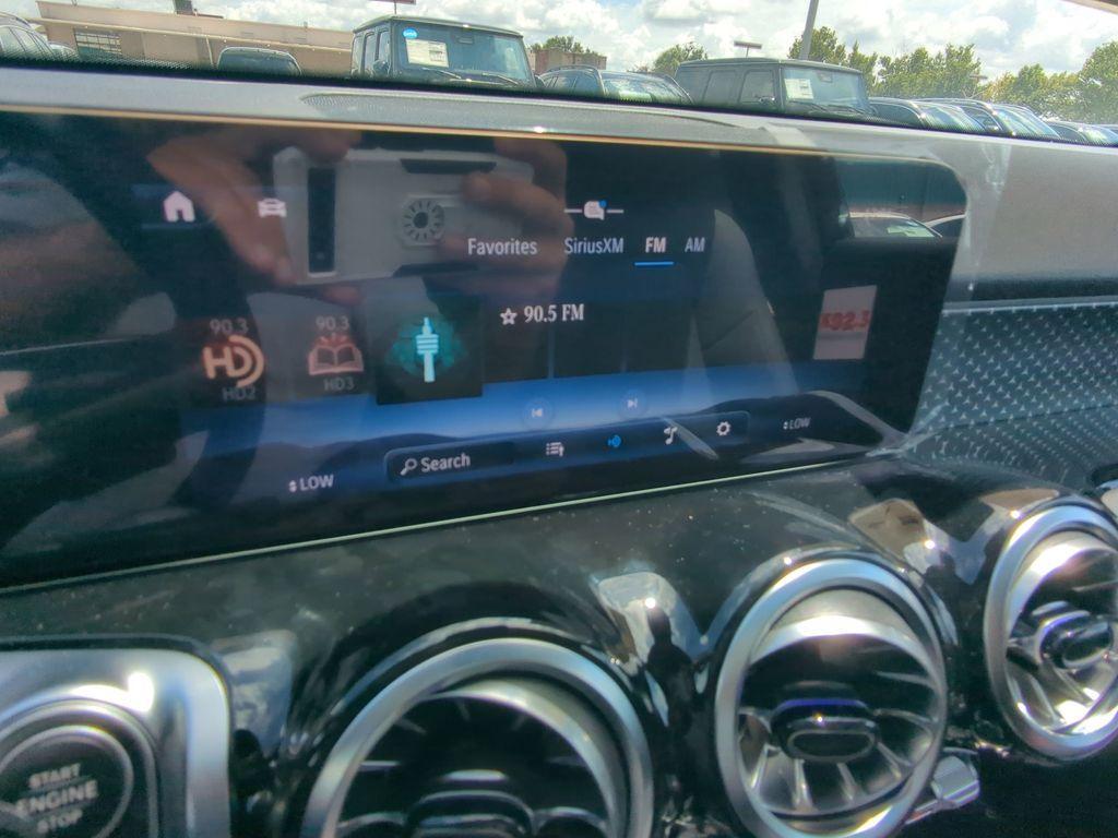 new 2025 Mercedes-Benz GLB 250 car