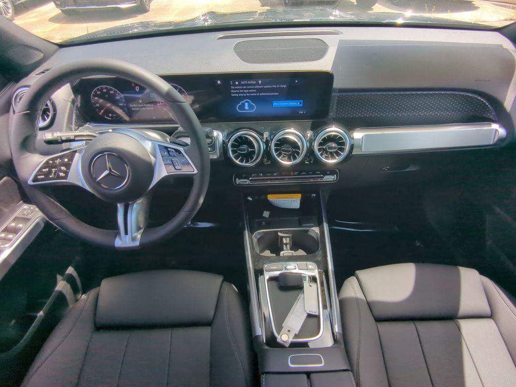 new 2025 Mercedes-Benz GLB 250 car