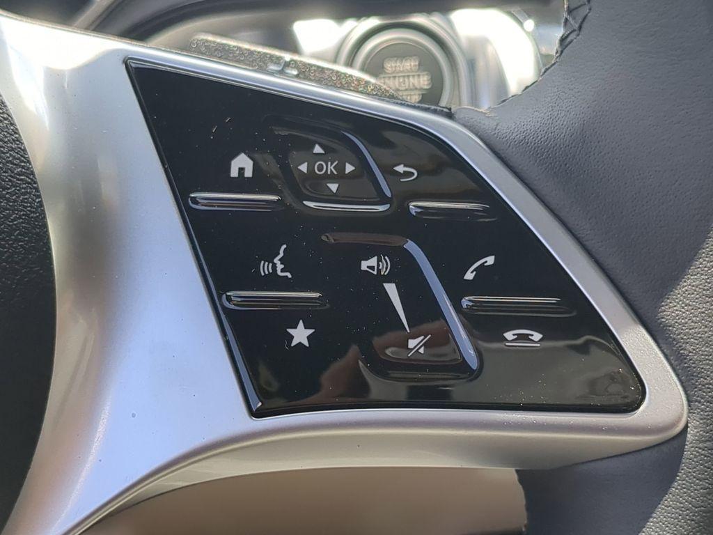 new 2025 Mercedes-Benz GLB 250 car