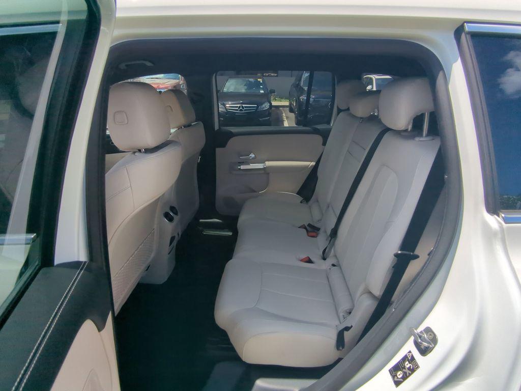 new 2025 Mercedes-Benz GLB 250 car