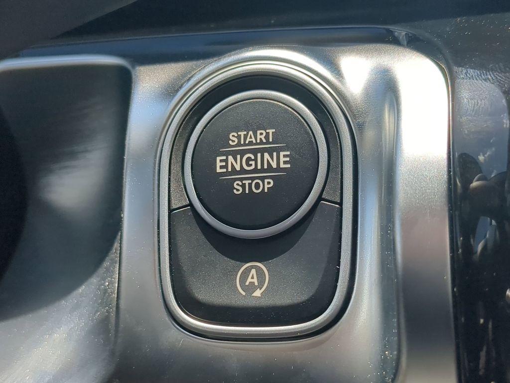 new 2025 Mercedes-Benz GLB 250 car