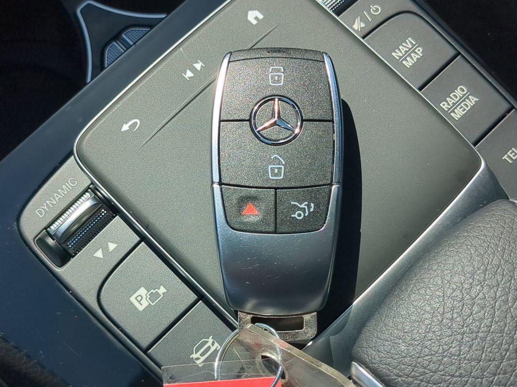 new 2025 Mercedes-Benz GLE 450e car