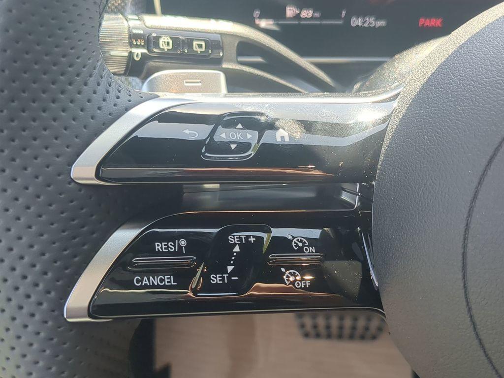 new 2025 Mercedes-Benz GLC 300 car