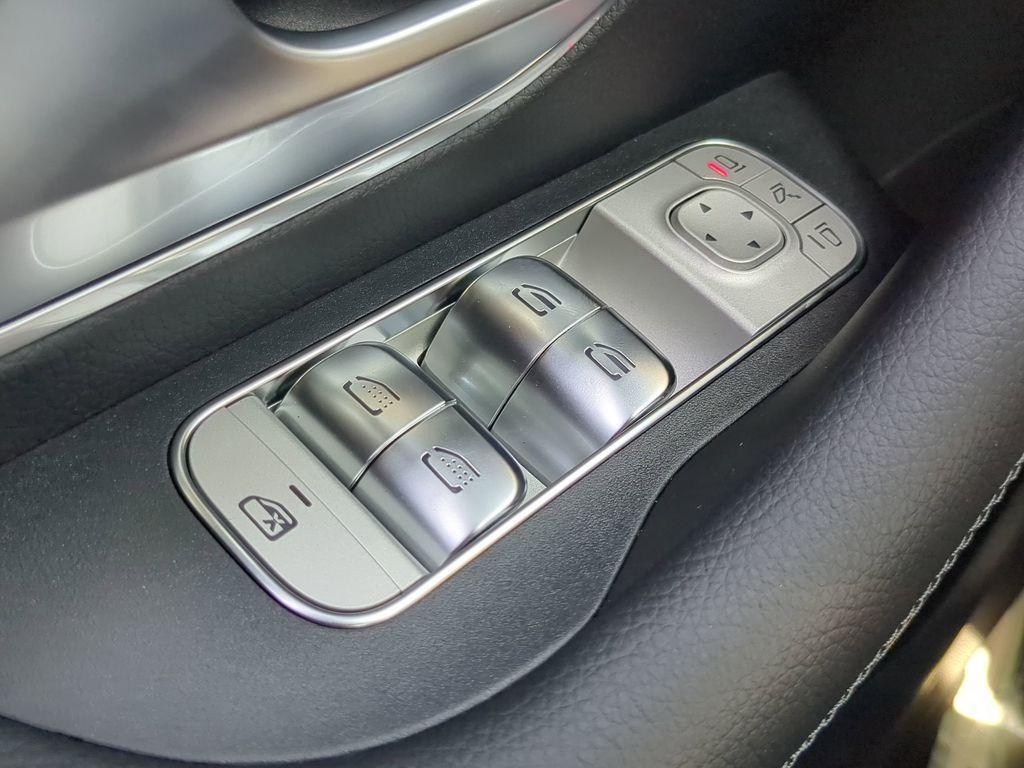 new 2026 Mercedes-Benz GLS 580 car