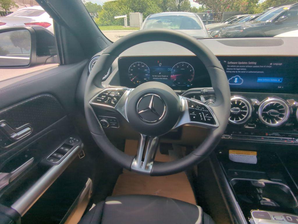 new 2025 Mercedes-Benz GLA 250 car