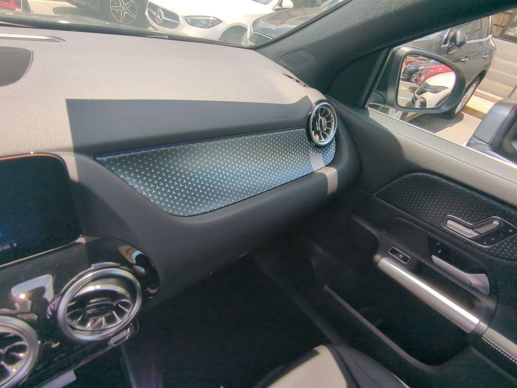new 2025 Mercedes-Benz GLA 250 car