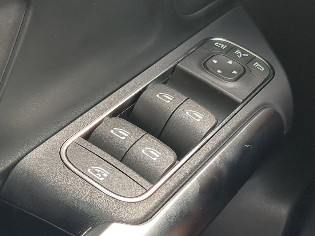 new 2025 Mercedes-Benz GLA 250 car
