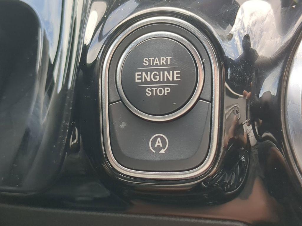 new 2025 Mercedes-Benz GLA 250 car