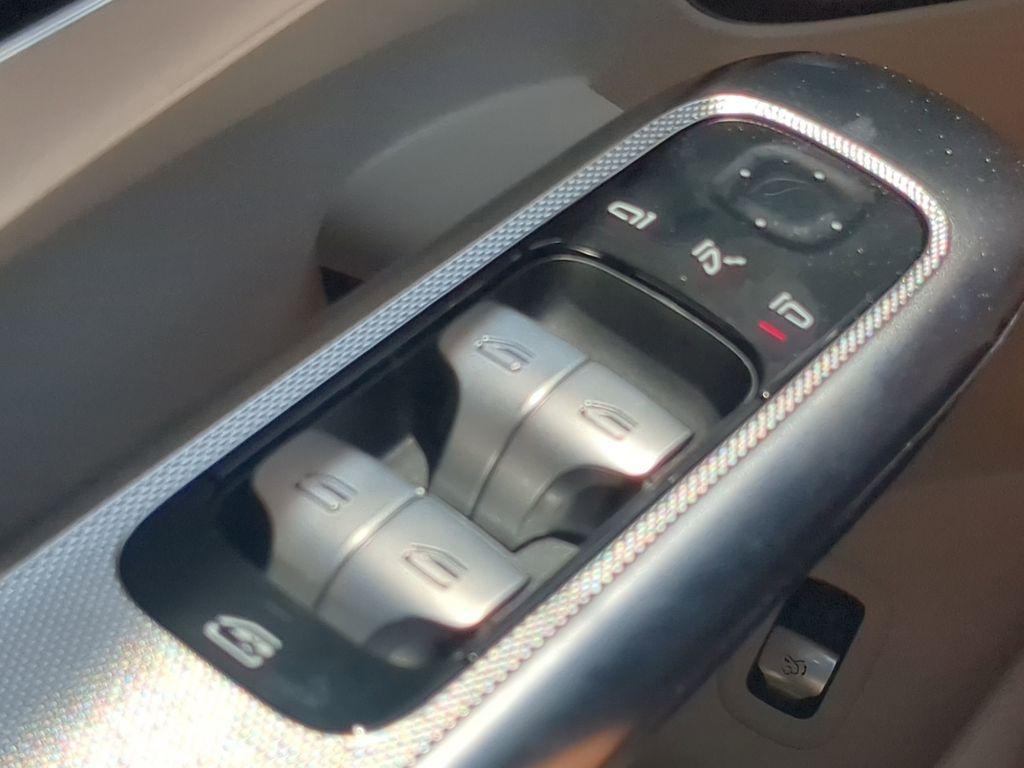 new 2025 Mercedes-Benz GLC 300 car