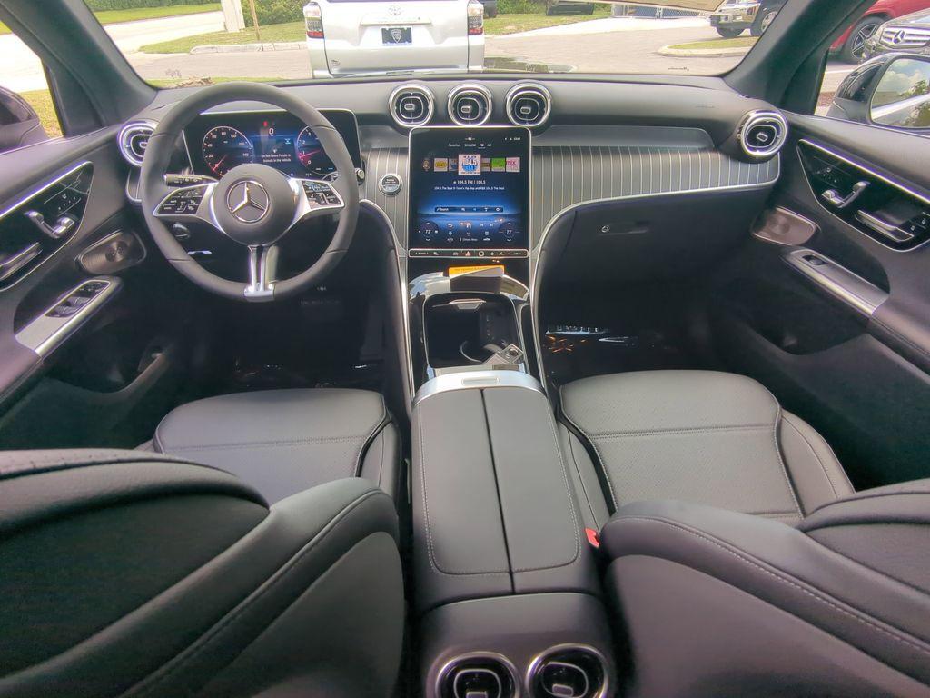 new 2025 Mercedes-Benz GLC 300 car