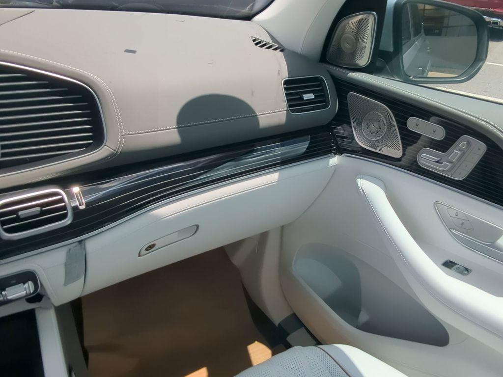 new 2025 Mercedes-Benz Maybach GLS 600 car