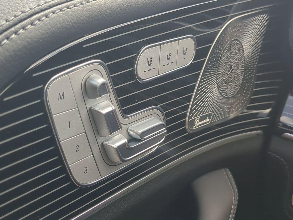 new 2025 Mercedes-Benz GLS 450 car