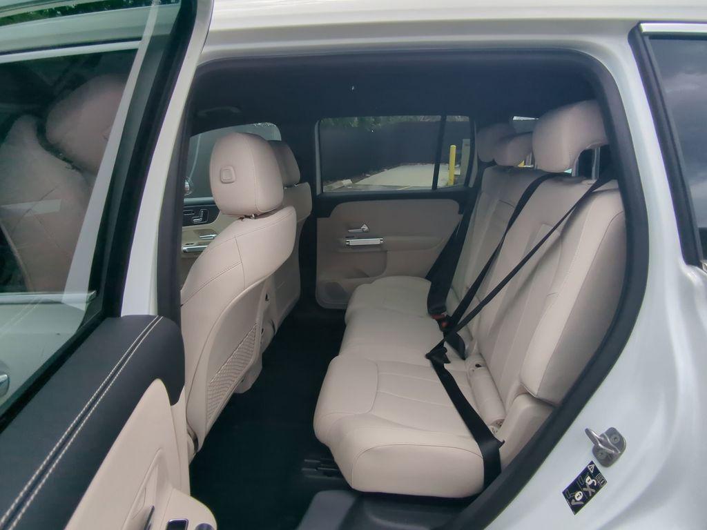 new 2025 Mercedes-Benz GLB 250 car