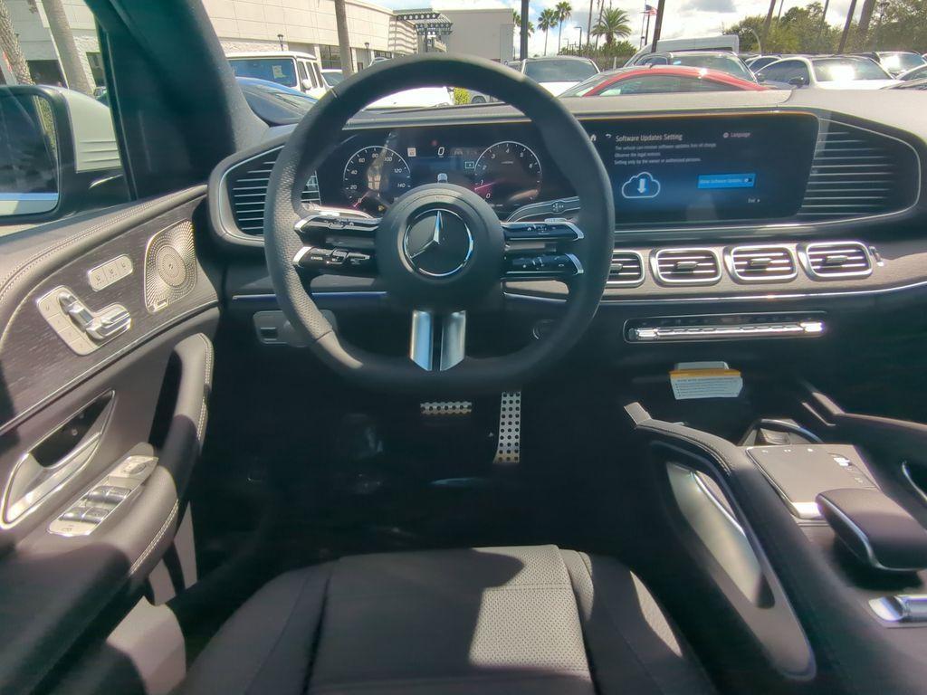 new 2025 Mercedes-Benz GLS 580 car