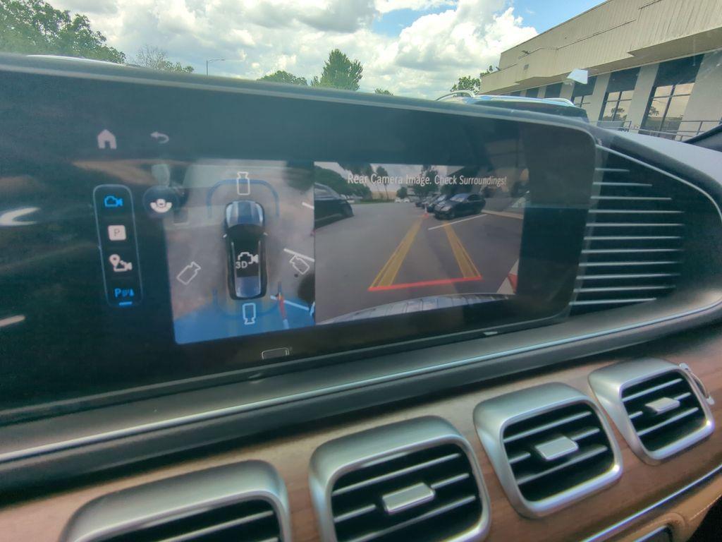 new 2025 Mercedes-Benz GLS 450 car
