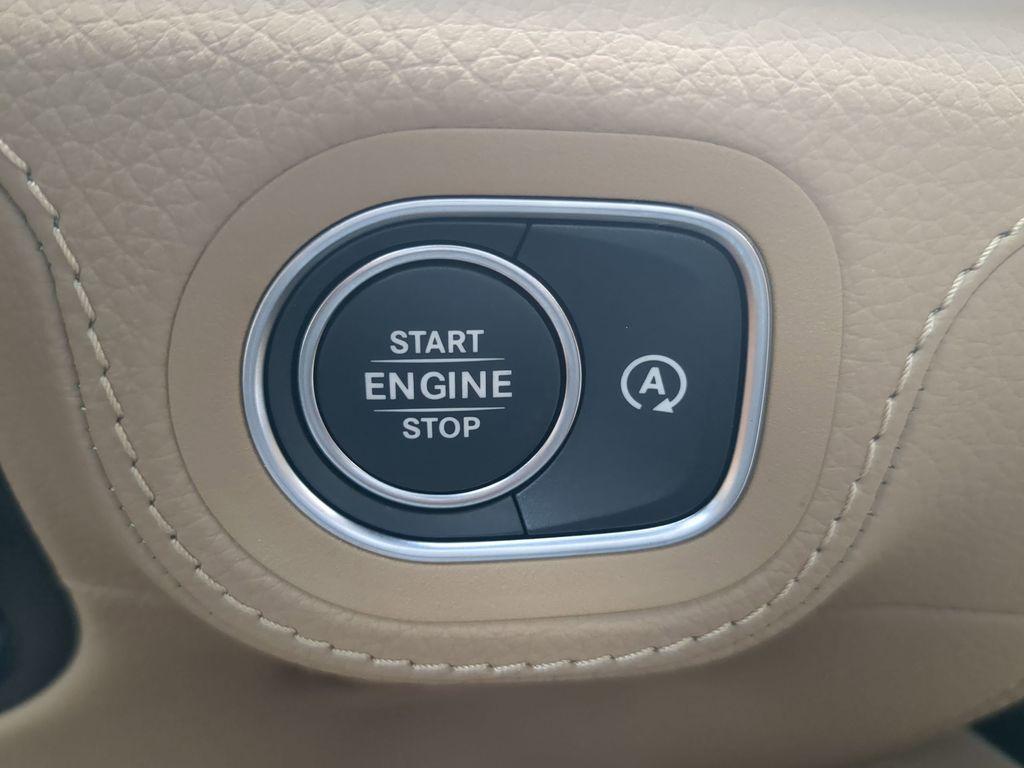 new 2025 Mercedes-Benz GLS 450 car