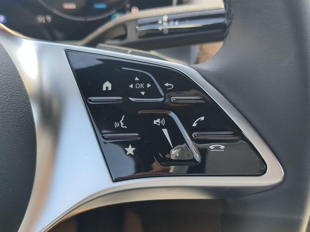 new 2025 Mercedes-Benz GLC 300 car