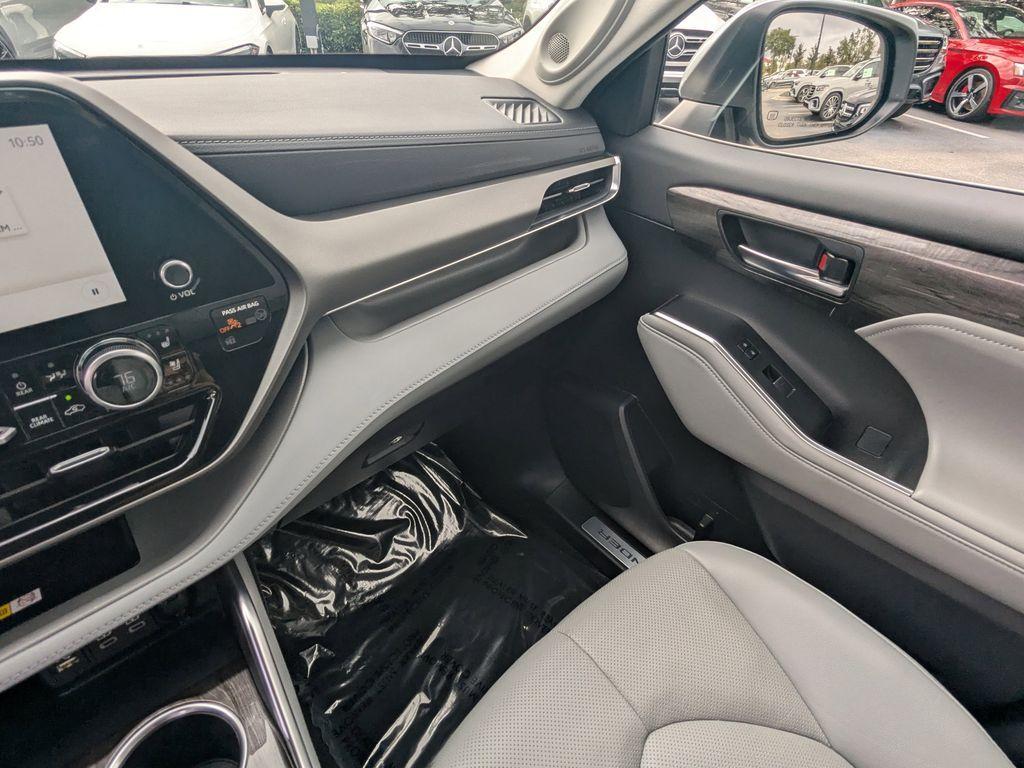 used 2023 Toyota Highlander car, priced at $36,991