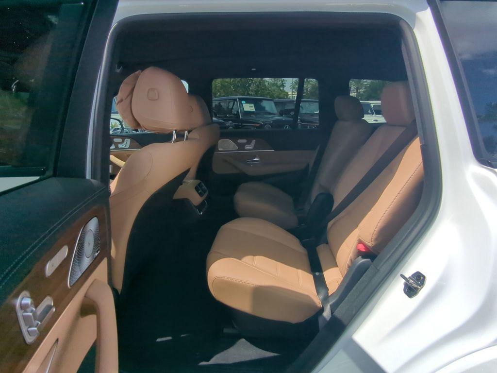 new 2025 Mercedes-Benz GLS 580 car