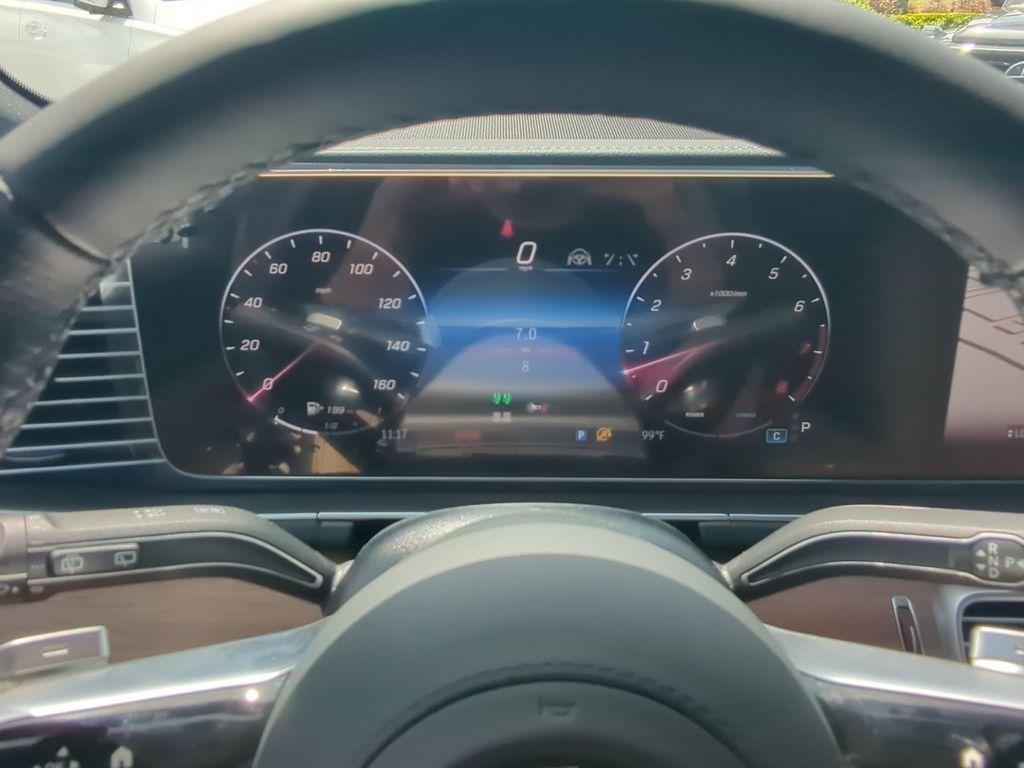 new 2025 Mercedes-Benz GLS 580 car