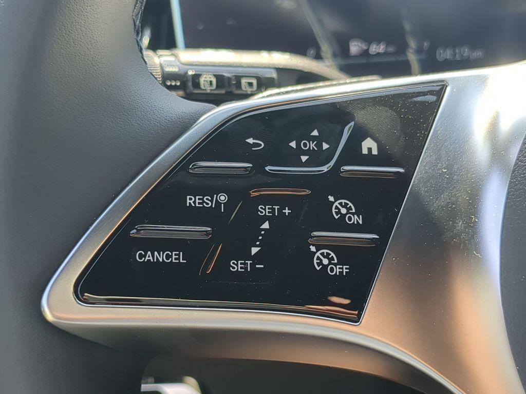 new 2025 Mercedes-Benz GLC 300 car