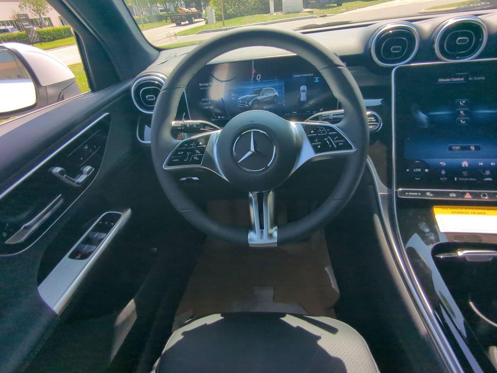 new 2025 Mercedes-Benz GLC 300 car