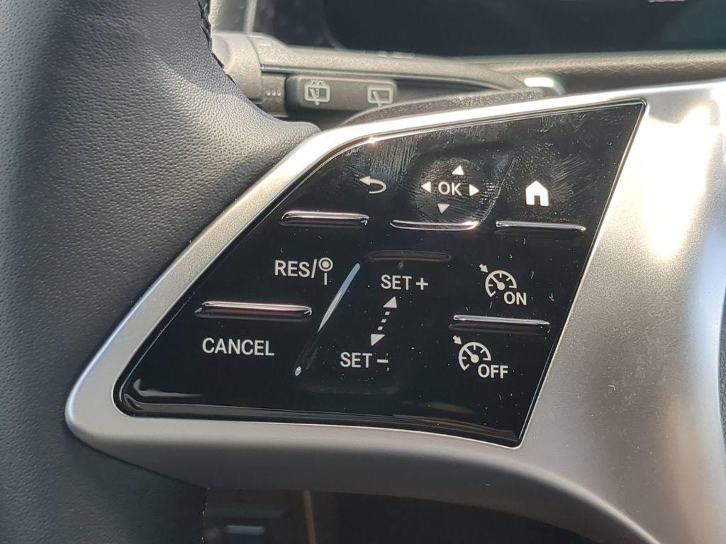 new 2025 Mercedes-Benz GLB 250 car