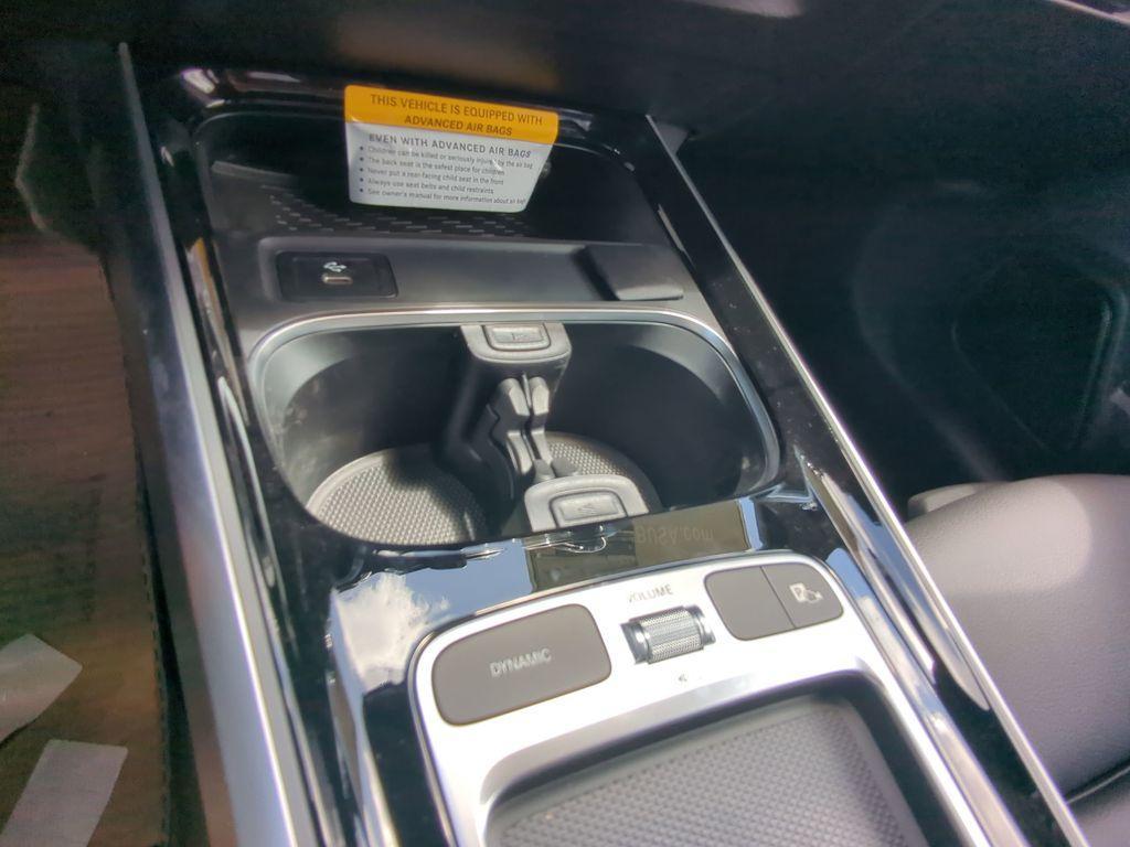 new 2025 Mercedes-Benz GLB 250 car