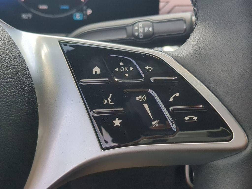 new 2025 Mercedes-Benz GLB 250 car