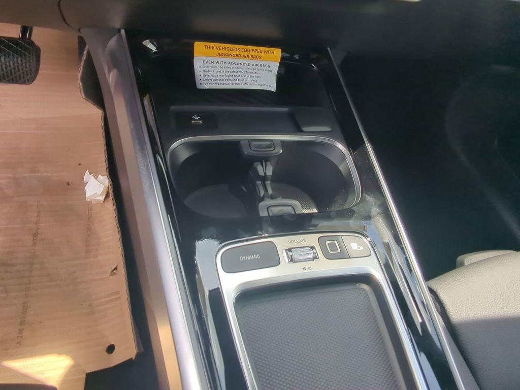 new 2025 Mercedes-Benz GLB 250 car